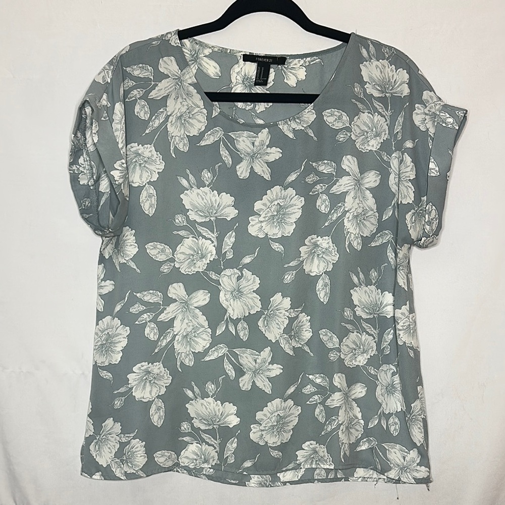 FOREVER 21 | Sky Blue Floral Print Short Sleeve Blouse Size M